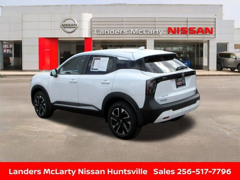 Used 2025 Nissan Kicks SV image 6