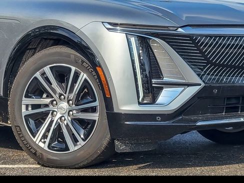 Used 2024 Cadillac Lyriq Luxury AWD/4WD image 4