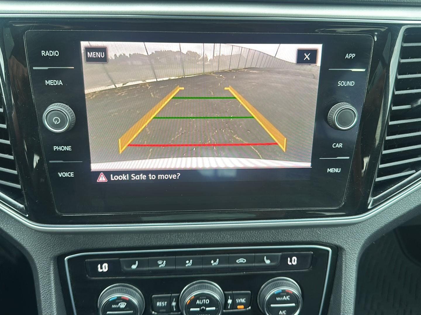 Used 2018 Volkswagen Atlas SEL AWD/4WD image 18