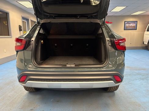 Certified 2025 Chevrolet Trax LT FWD image 8