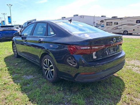 Used 2025 Volkswagen Jetta SE FWD image 7