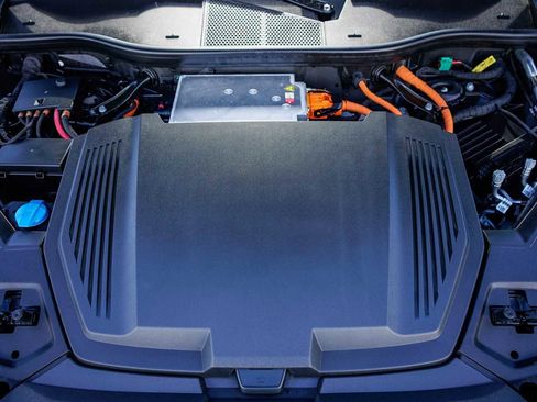 Certified 2023 Audi e-tron S Prestige w/ Prestige Package image 28