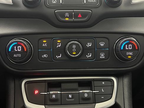 Used 2022 GMC Terrain SLT w/ Infotainment Package II AWD/4WD image 30
