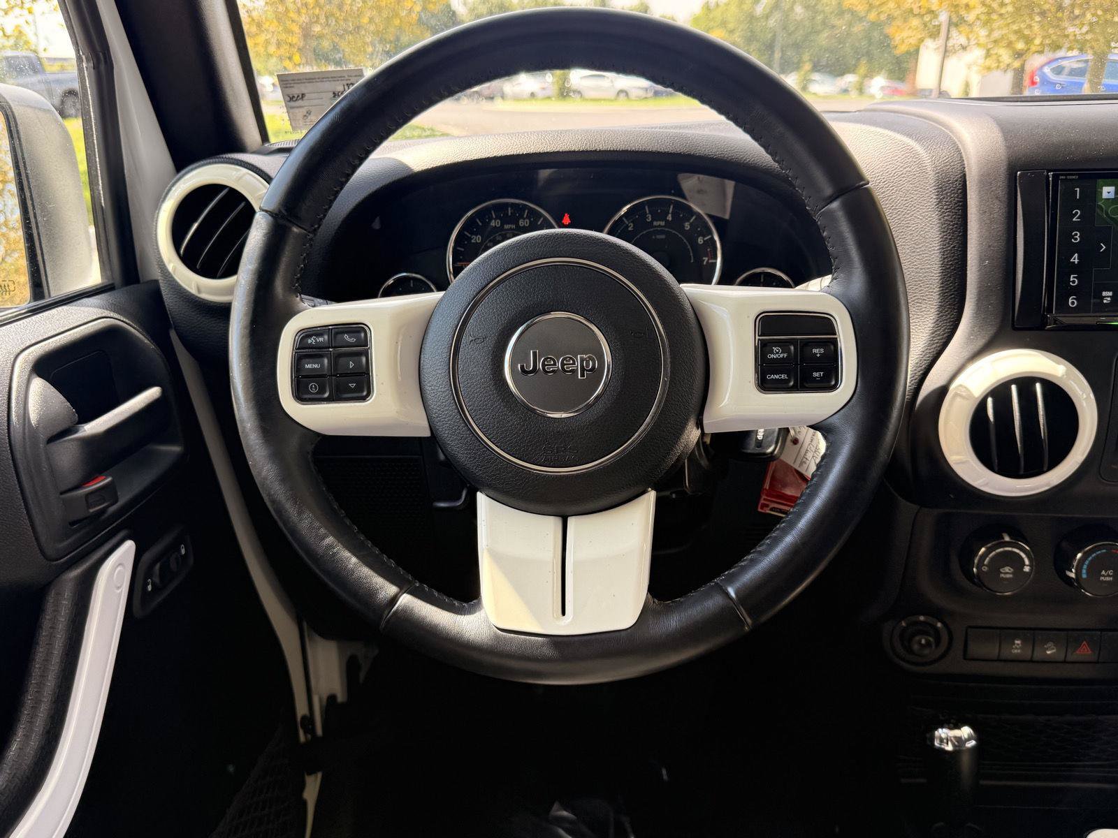 Used 2018 Jeep Wrangler Unlimited Sahara w/ Connectivity Group AWD/4WD image 22