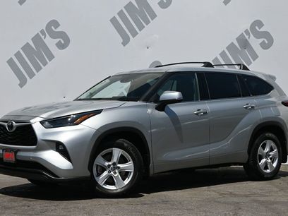 Used 2022 Toyota Highlander LE