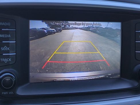 Used 2019 Kia Sorento LX image 19