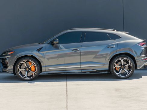 Used 2019 Lamborghini Urus AWD/4WD image 2