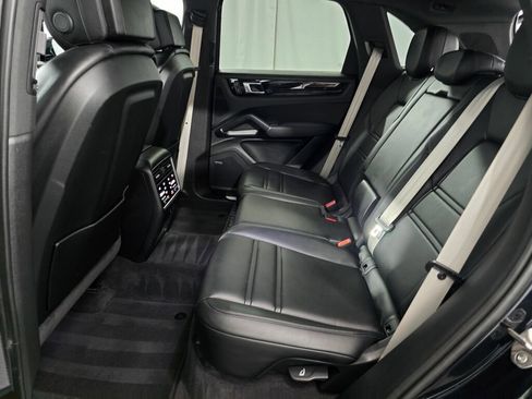 Certified 2023 Porsche Cayenne Platinum Edition AWD/4WD image 19