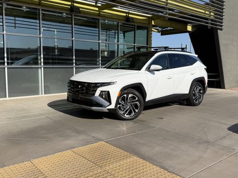 Used 2025 Hyundai Tucson Limited FWD image 1