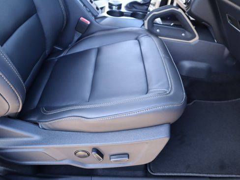 New 2025 Ford Bronco Badlands image 14