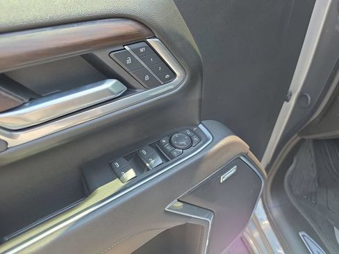 Used 2025 GMC Sierra 2500 SLT w/ SLT Premium Package AWD/4WD image 15