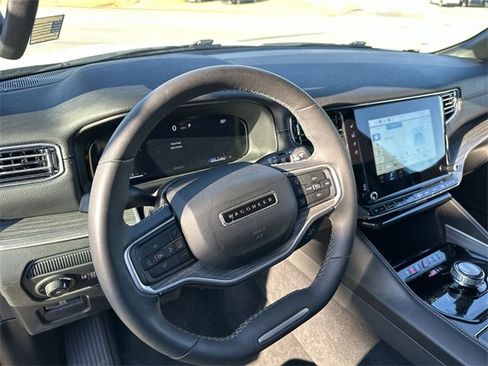Used 2024 Jeep Wagoneer Series II w/ Flexible Seating Group image 11