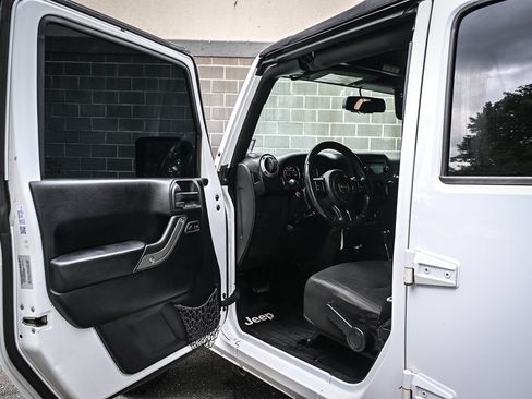 Used 2016 Jeep Wrangler Unlimited Sport w/ Quick Order Package 24S AWD/4WD image 7