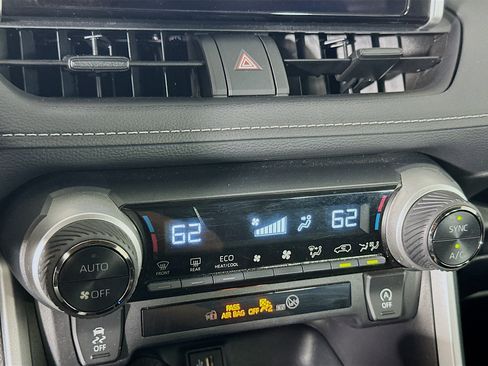 Used 2025 Toyota RAV4 XLE FWD image 24