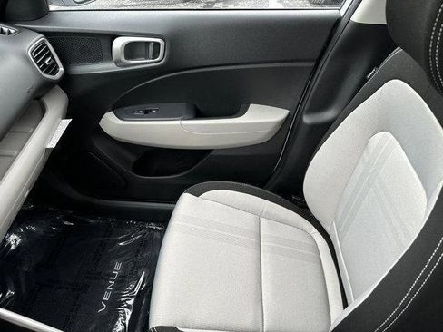 New 2025 Hyundai Venue SEL image 18