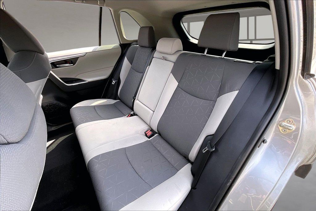 Used 2019 Toyota RAV4 XLE FWD image 22
