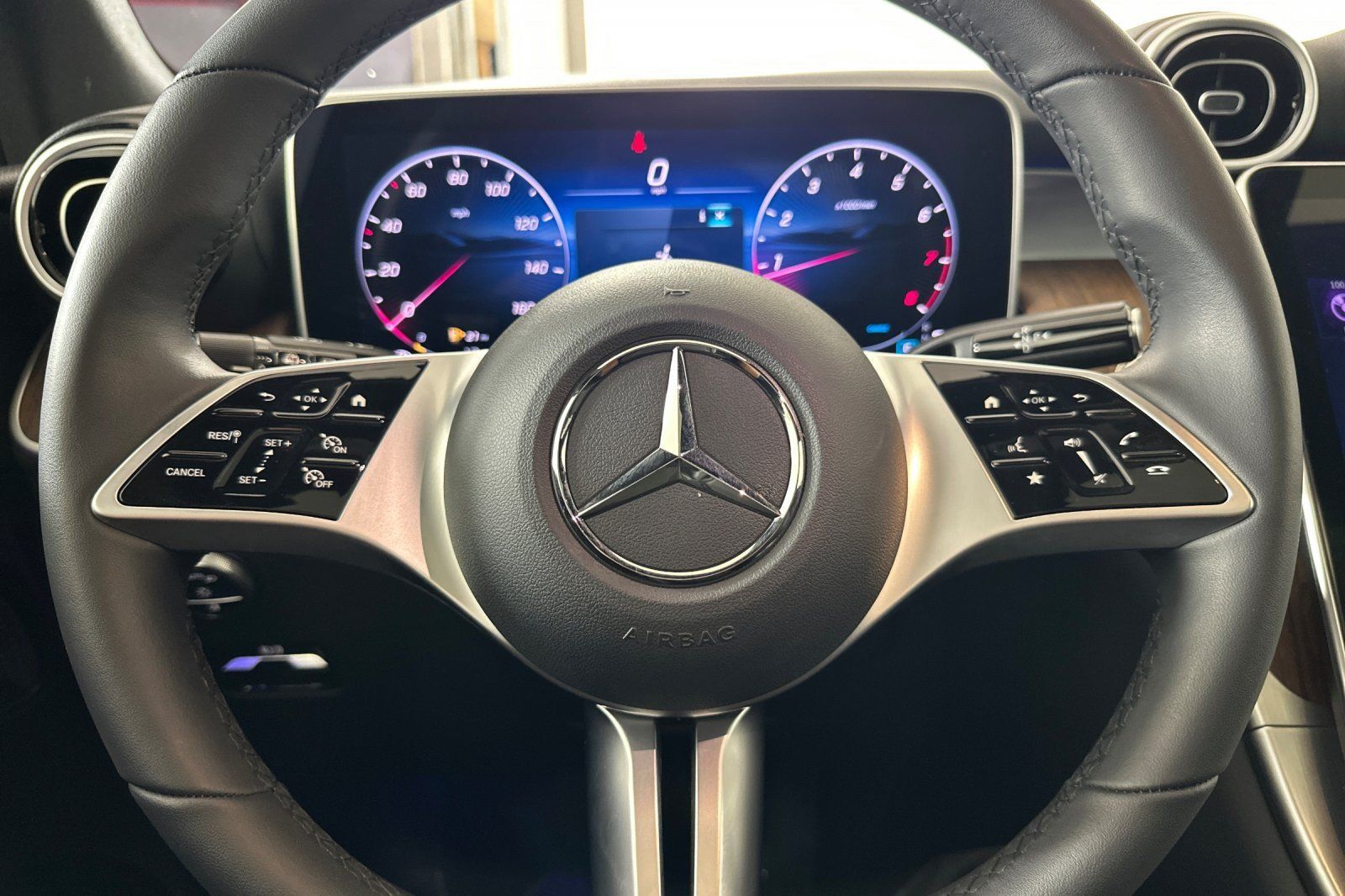Used 2026 Mercedes-Benz GLC 300 image 22