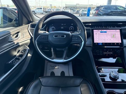 Used 2024 Jeep Grand Cherokee L Limited w/ Luxury Tech Group II image 17