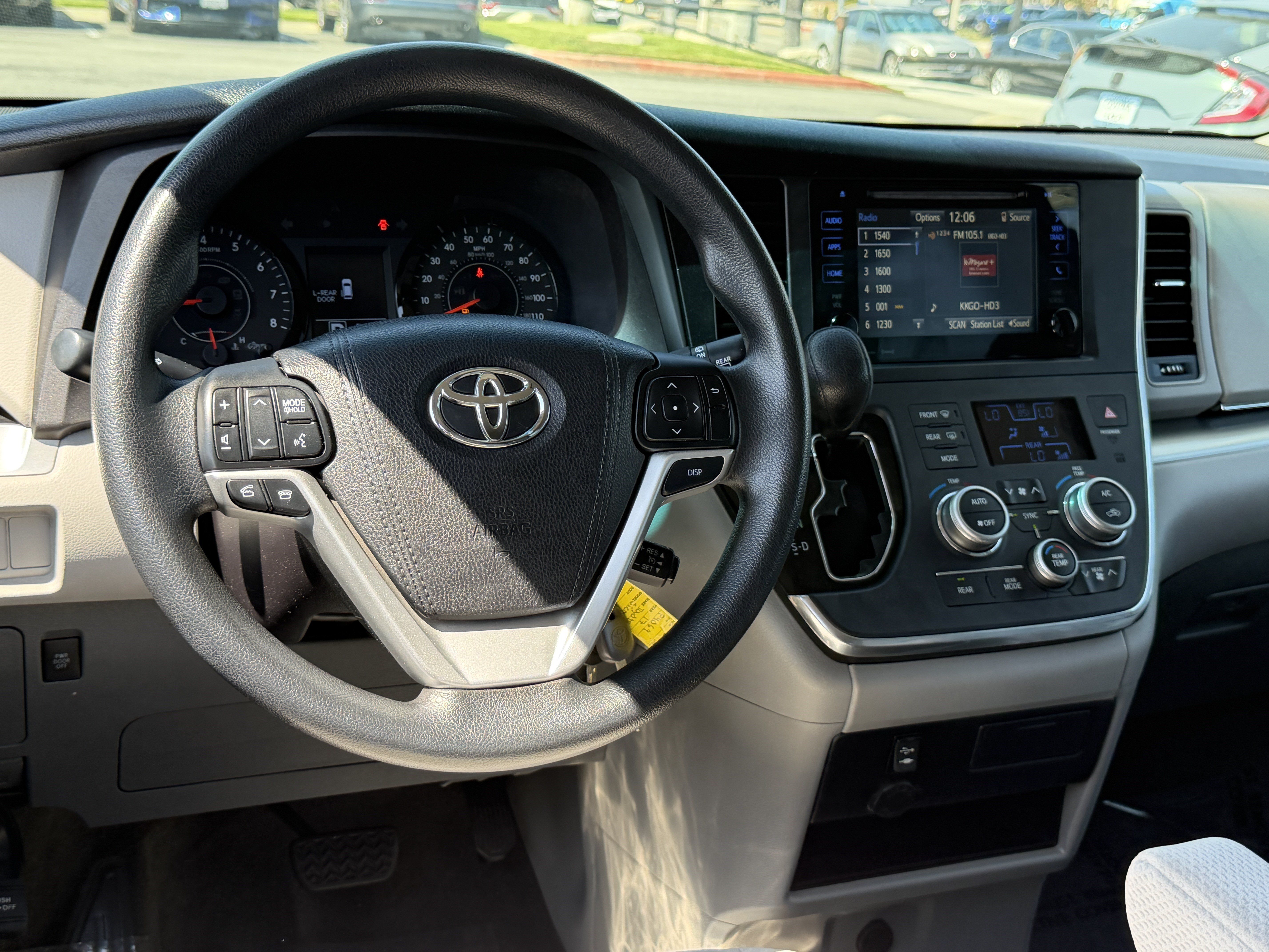 Used 2017 Toyota Sienna LE FWD image 24