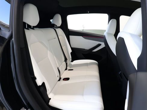 Used 2026 Tesla Model Y 2WD image 23