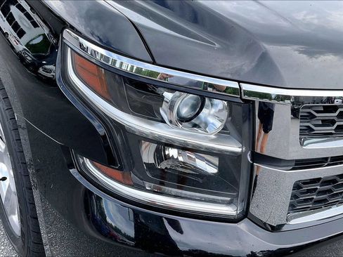 Used 2019 Chevrolet Suburban LT RWD image 30