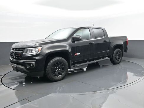 Used 2021 Chevrolet Colorado Z71 w/ Z71 Midnight Edition AWD/4WD image 2