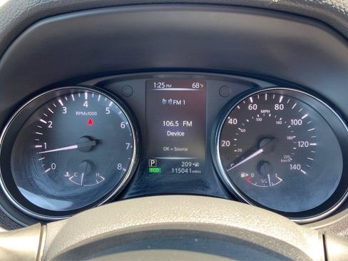 Used 2017 Nissan Rogue SV FWD image 15