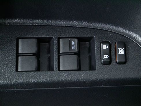 Used 2012 Toyota Highlander Limited w/ Tow Pkg AWD/4WD image 21