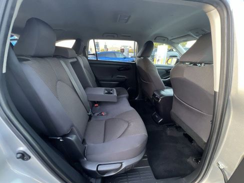 Used 2023 Toyota Highlander LE image 26