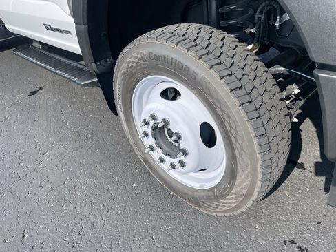 New 2025 Ford F550 4x4 Regular Cab Super Duty image 3