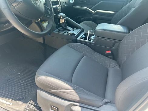 Used 2025 Toyota Tacoma SR5 AWD/4WD image 7