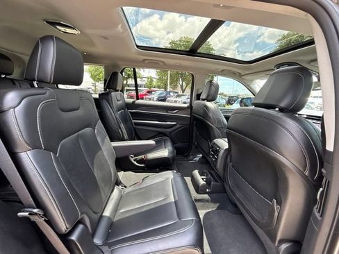 Certified 2023 Jeep Grand Cherokee L Limited AWD/4WD image 11