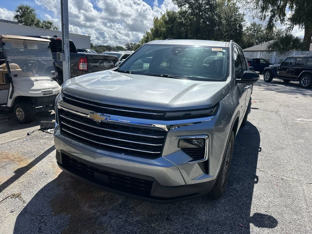 Used 2025 Chevrolet Traverse LT FWD image 6