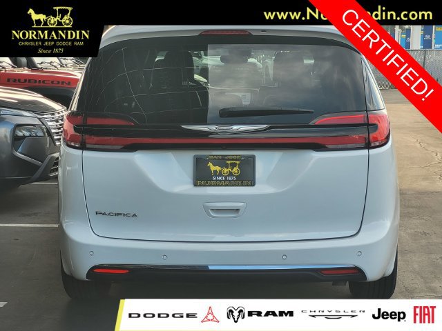 Certified 2025 Chrysler Pacifica Select FWD image 4