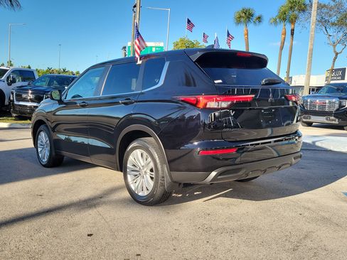 Used 2024 Mitsubishi Outlander ES image 7