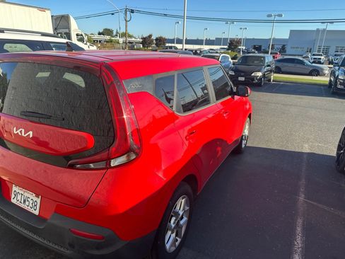 Used 2022 Kia Soul LX w/ Technology Package FWD image 8