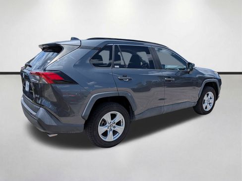 Used 2019 Toyota RAV4 XLE FWD image 4