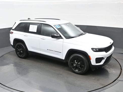 Used 2024 Jeep Grand Cherokee Altitude image 38