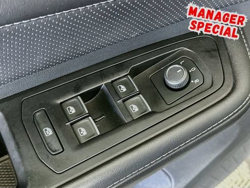 Used 2025 Volkswagen Atlas SE FWD image 19