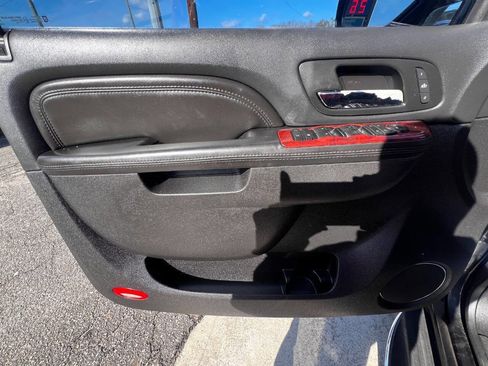 Used 2010 Cadillac Escalade 2WD image 17