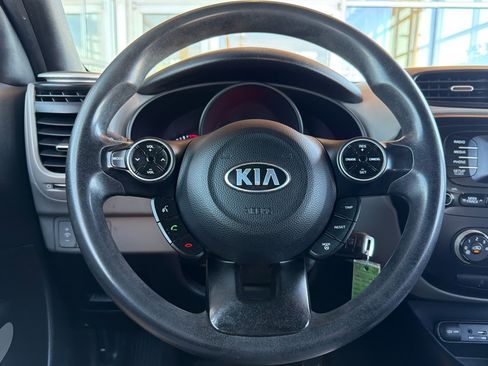 Used 2015 Kia Soul FWD image 23