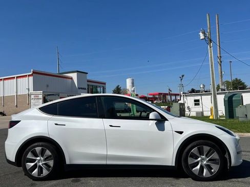 Used 2023 Tesla Model Y Long Range AWD/4WD image 13