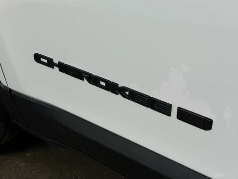 Used 2021 Jeep Cherokee Latitude Lux 80th Anniv w/ Quick Order Package 26U 80TH AWD/4WD image 7