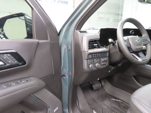 Used 2026 Chevrolet Tahoe Z71 w/ Comfort Package AWD/4WD image 64