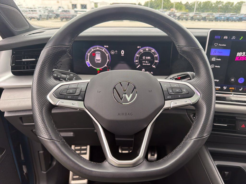 Certified 2026 Volkswagen Tiguan SE R-Line AWD/4WD image 11