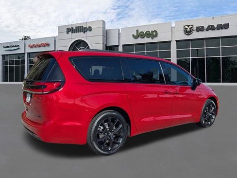 New 2026 Chrysler Pacifica Limited w/ S Appearance Package FWD image 4