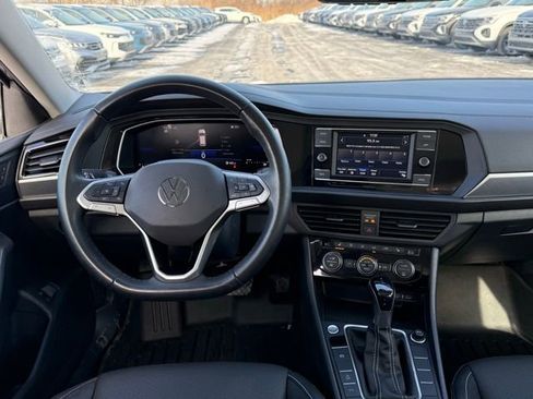 Used 2024 Volkswagen Jetta SE w/ Panoramic Sunroof Package image 17