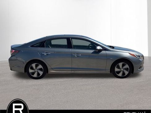 Used 2017 Hyundai Sonata Limited w/ Ultimate Package 02 FWD image 6