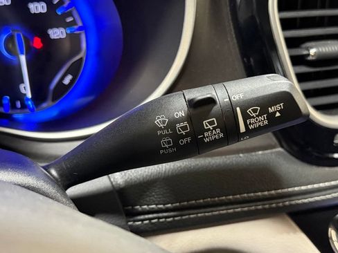 Certified 2023 Chrysler Pacifica Touring-L AWD/4WD image 16