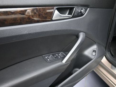 Used 2015 Volkswagen Passat TDI SEL Premium FWD image 9